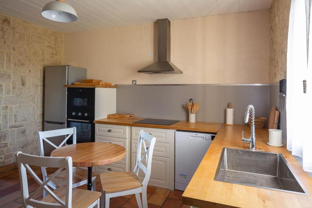 Mas Provencal De 120M2 En Camargue, Avec Piscine Et Parking Inclus, Ideal Pour Des Vacances Арль Экстерьер фото